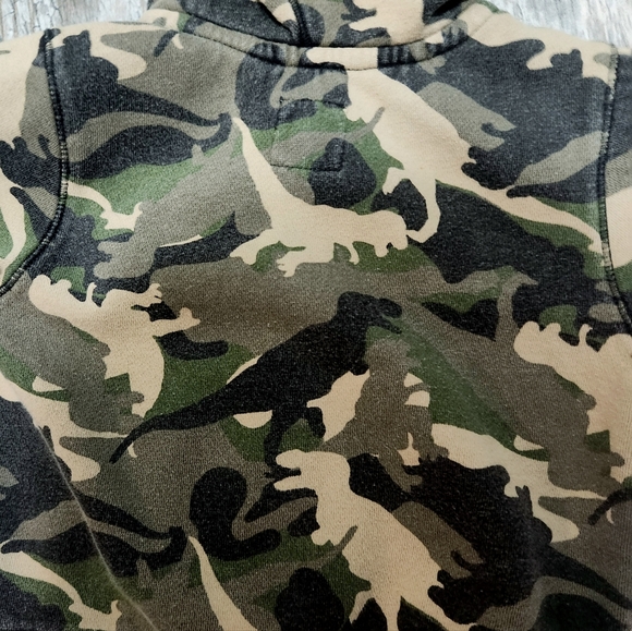 3 toddler Boy Hoodies, 18m/24m Dinoflauge, Converse & Camo print - Picture 3 of 12